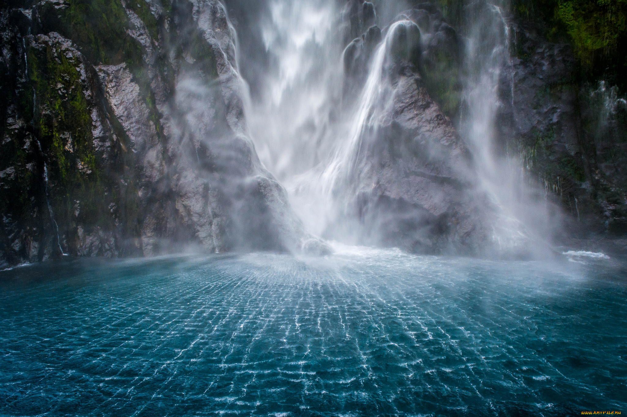 Красивые изображения. Водопад « голубая Лагуна» ( г.холм). Милфорд саунд обратные водопады. Водопад Фэнго. Водопад Нгалиема.